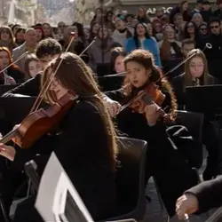 Cosenza “canta” Sanremo: ecco il nuovo spot Rai con il brano\u00A0\"La Solitudine”\n