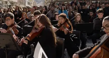 Cosenza “canta” Sanremo: ecco il nuovo spot Rai con il brano\u00A0\"La Solitudine”\n