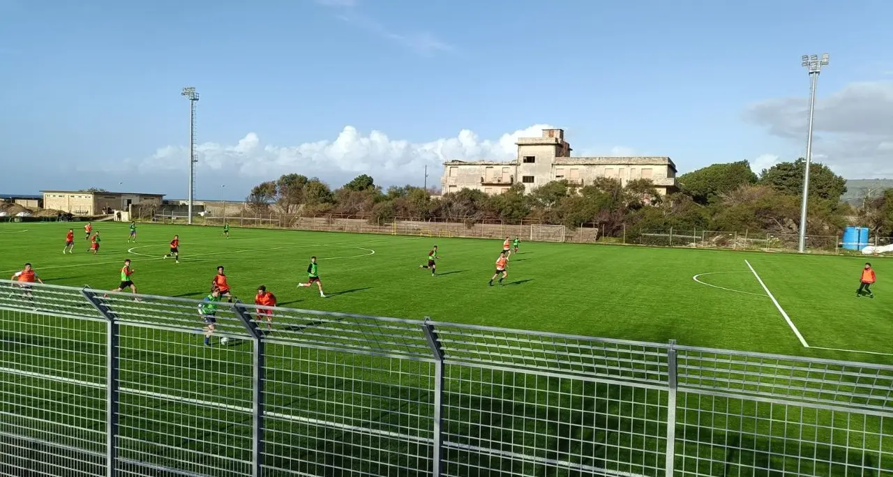 <p>È polemica sulla gestione del campo sportivo “Tucci”, l’Asd Città di Pizzo: «Costretti a firmare <span style=\"color:hsl(0, 75%, 60%);\">un accordo alla cieca</span>»</p>