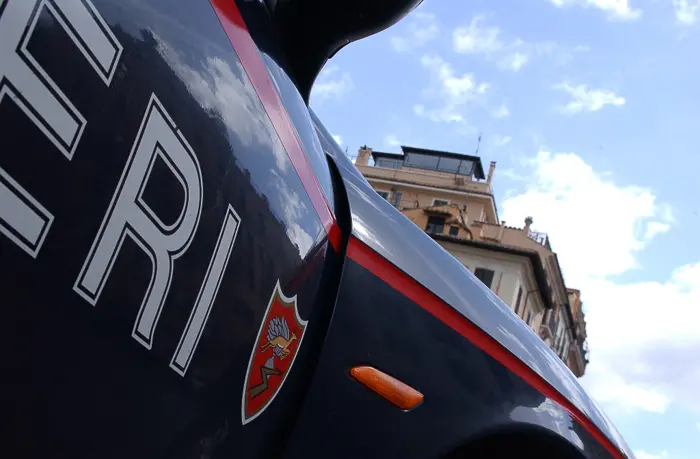 Corpo tra lenzuola e sacchi, tre fermati per l’omicidio di un 66enne nel Catanese\n