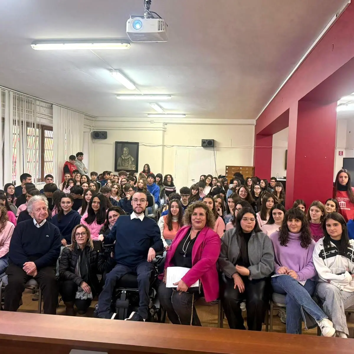 Un viaggio coraggioso oltre i limiti del corpo, Francesco Ferrise racconta la distrofia agli studenti del Telesio\u00A0di Cosenza\n