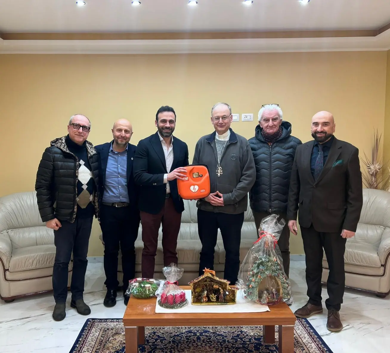 Il Lions Club Polistena Brutium dona un defibrillatore alla Diocesi di Oppido Mamertina-Palmi\u00A0\n