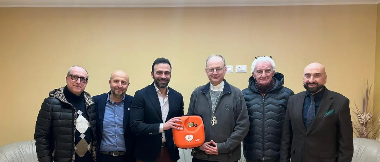 Il Lions Club Polistena Brutium dona un defibrillatore alla Diocesi di Oppido Mamertina-Palmi\u00A0\n
