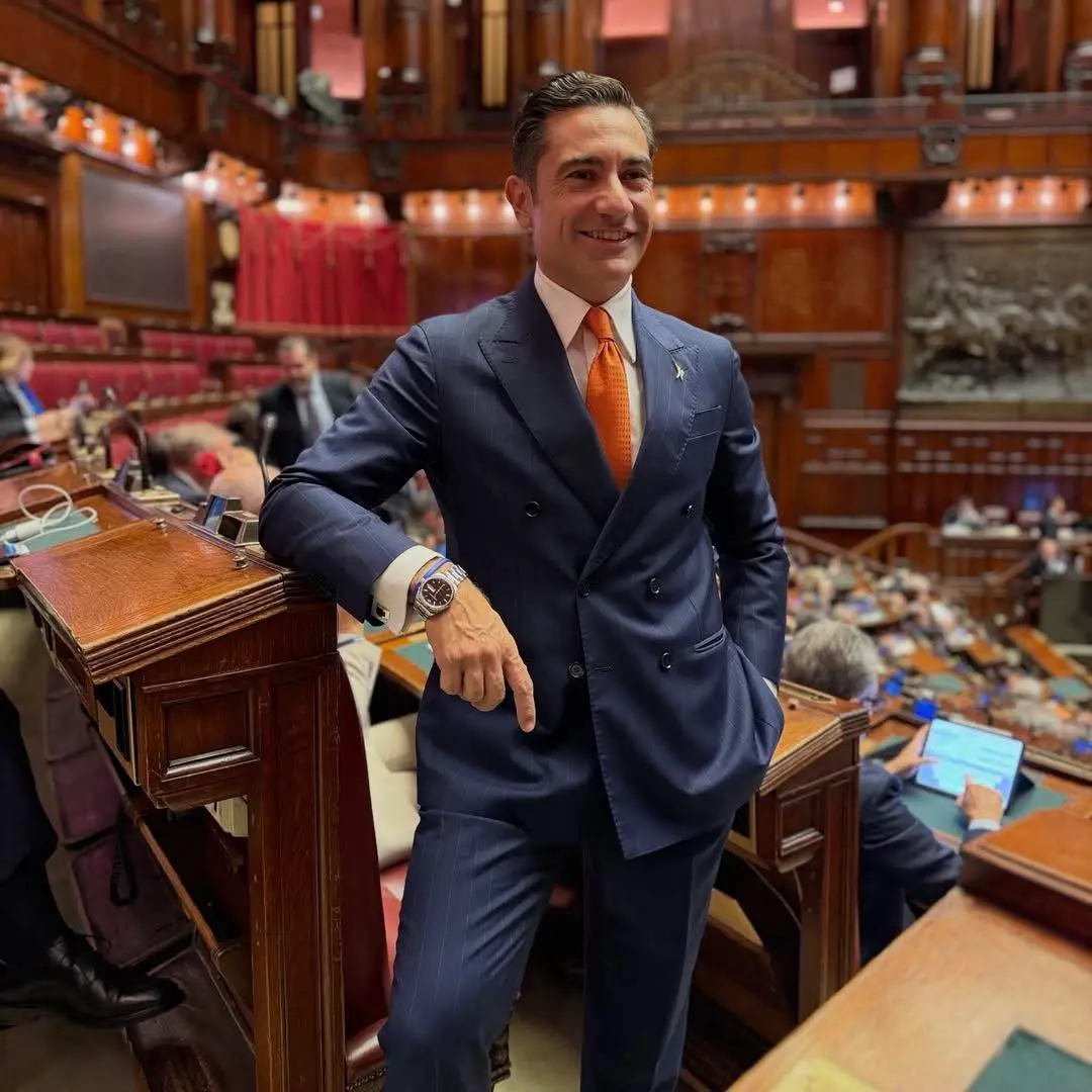 Furgiuele con i neofascisti alla Camera, protesta anche la Lega ma il deputato calabrese tira dritto: «Il convegno si farà»\n