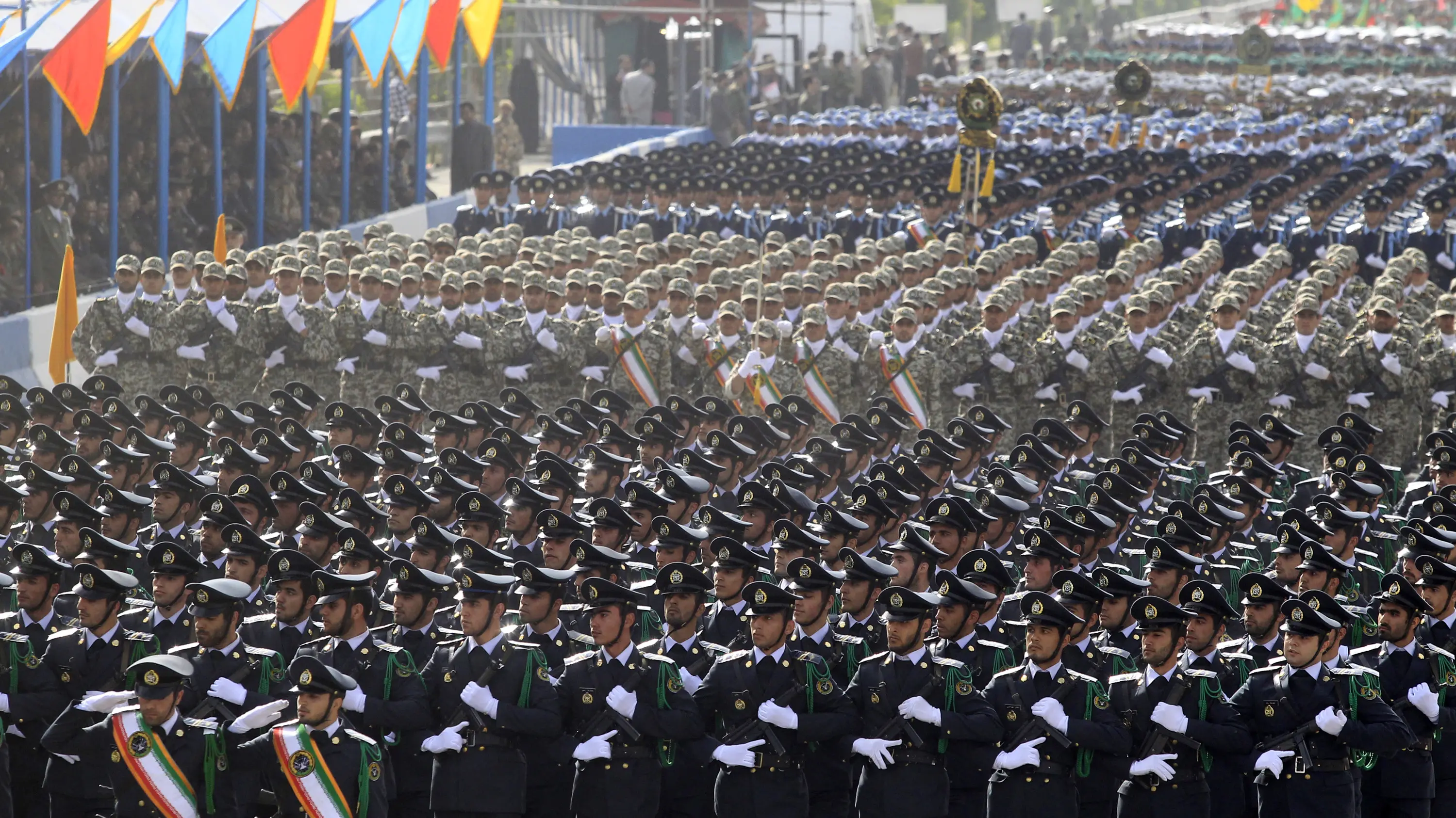 Iran, le celebrazioni per la giornata nazionale dell\\'esercito al mausoleo del fondatore della Repubblica Islamica, Ruhollah Khomeini. (Maryam Rahmanian/Upi / ipa-agency.net) , Upi