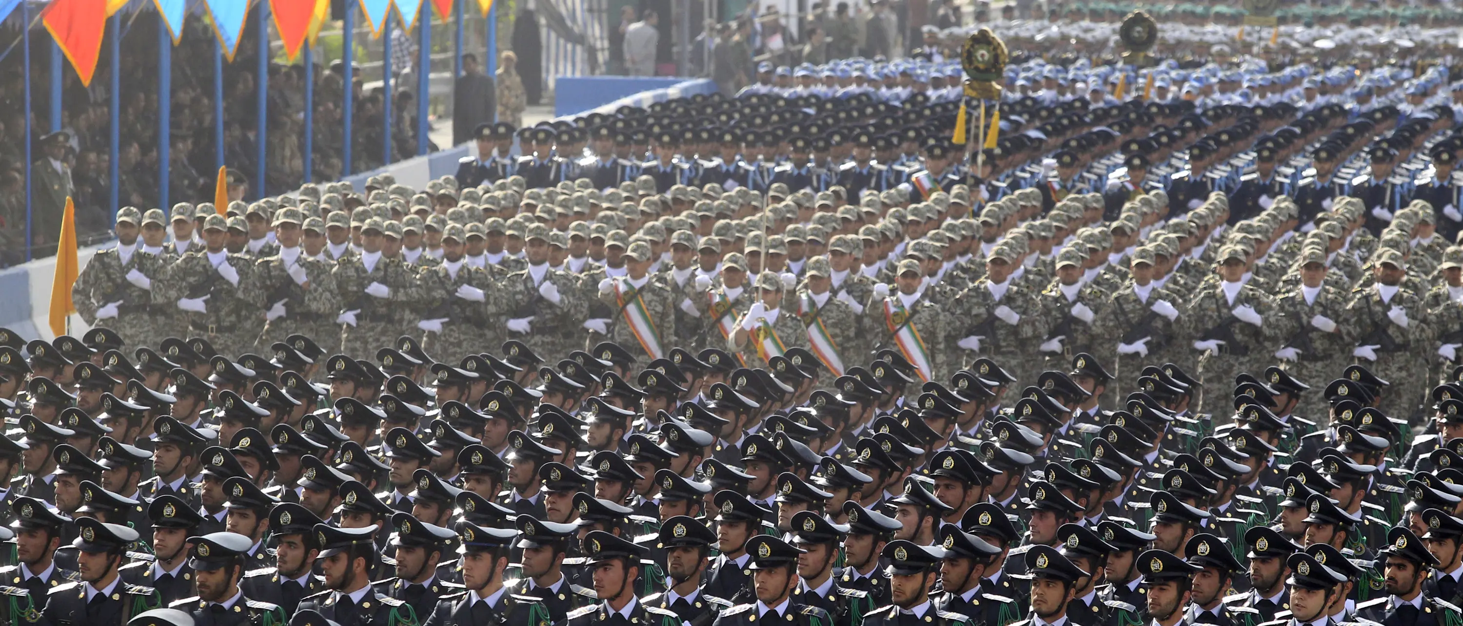 Le Guardie della rivoluzione nella lista Ue dei terroristi, l’Iran: «Decisione ostile che ricadrà sui politici europei»\n