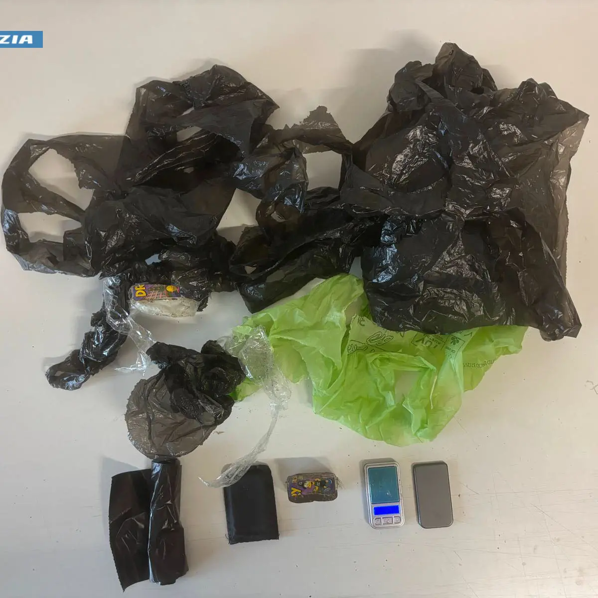 Hashish in casa e materiale per dosi, arrestato un uomo nell’Alto Ionio cosentino\n