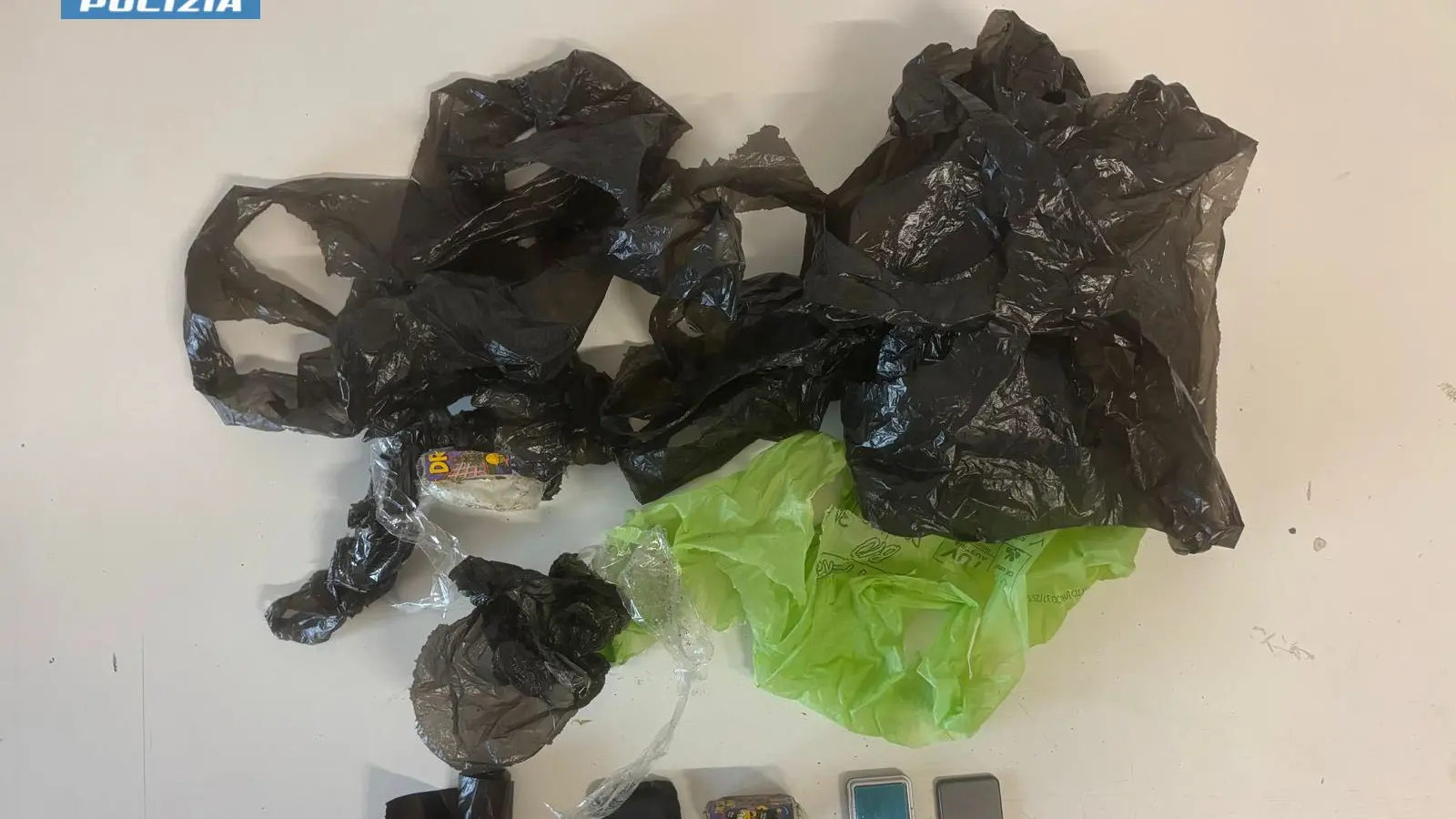 Hashish in casa e materiale per dosi, arrestato un uomo nell’Alto Ionio cosentino\n