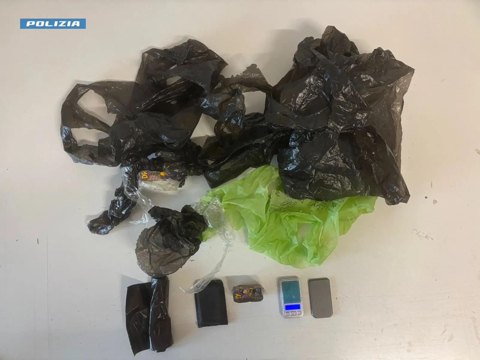 Hashish in casa e materiale per dosi, arrestato un uomo nell’Alto Ionio cosentino\n