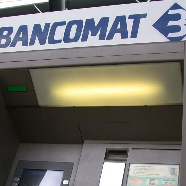 Esplosioni nella notte a Giovinazzo, fatto saltare l’Atm Monte dei Paschi\n