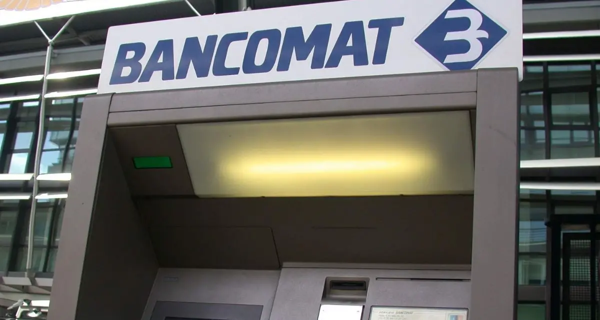 Esplosioni nella notte a Giovinazzo, fatto saltare l’Atm Monte dei Paschi\n