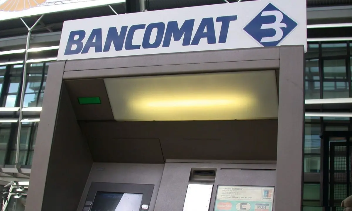 Esplosioni nella notte a Giovinazzo, fatto saltare l’Atm Monte dei Paschi\n