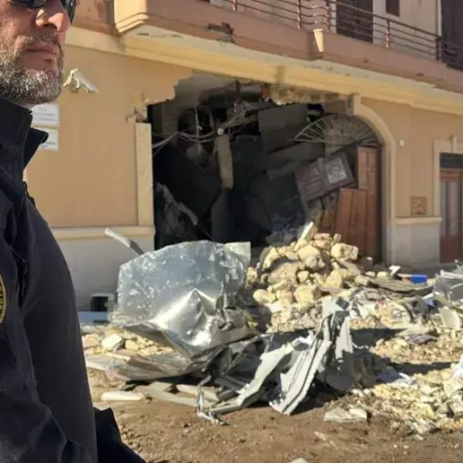 Assalti a sportelli bancomat, sgominata banda con base logistica nel Foggiano: fermati cinque giovani