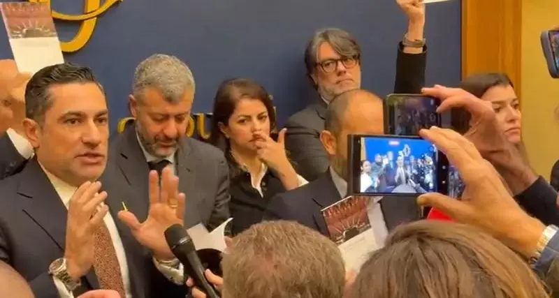 «Fuori i nazisti dalla Camera», le opposizioni bloccano il convegno con CasaPound ma Furgiuele non si arrende: «Ci riproverò»\u00A0\n