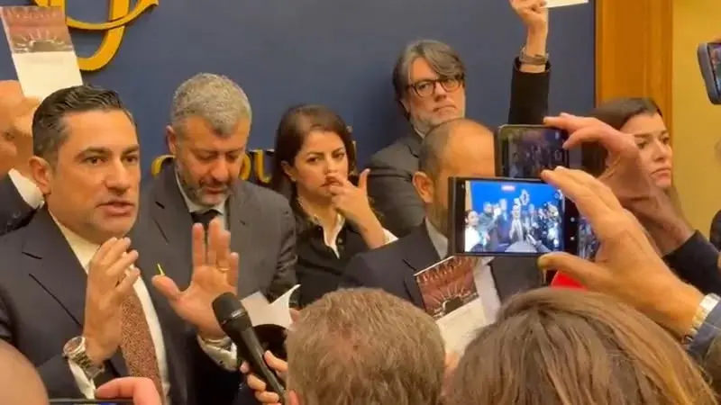 «Fuori i nazisti dalla Camera», caos per il convegno con CasaPound ma Furgiuele non si arrende: «Ci riproverò»\u00A0\n