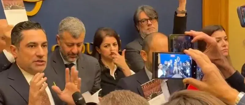 «Fuori i nazisti dalla Camera», caos per il convegno con CasaPound ma Furgiuele non si arrende: «Ci riproverò»\u00A0\n