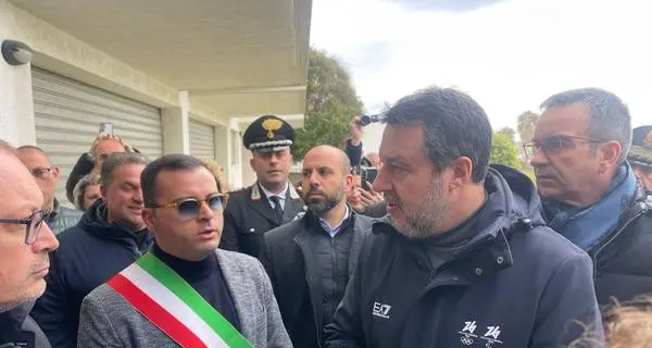 Salvini nel Reggino dopo il ciclone Harry: «I 100 milioni servono subito, ma va tagliata la burocrazia»