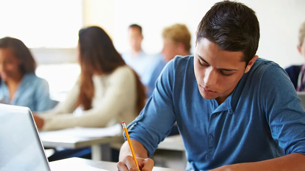 Maturità 2026, pubblicato il decreto: ecco materie della seconda prova, orali e commissari esterni\n