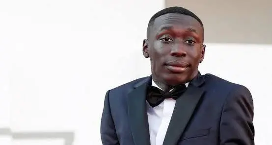 Khaby Lame e l’“exit da sé stessi”: quando l’identità diventa un asset industriale\n