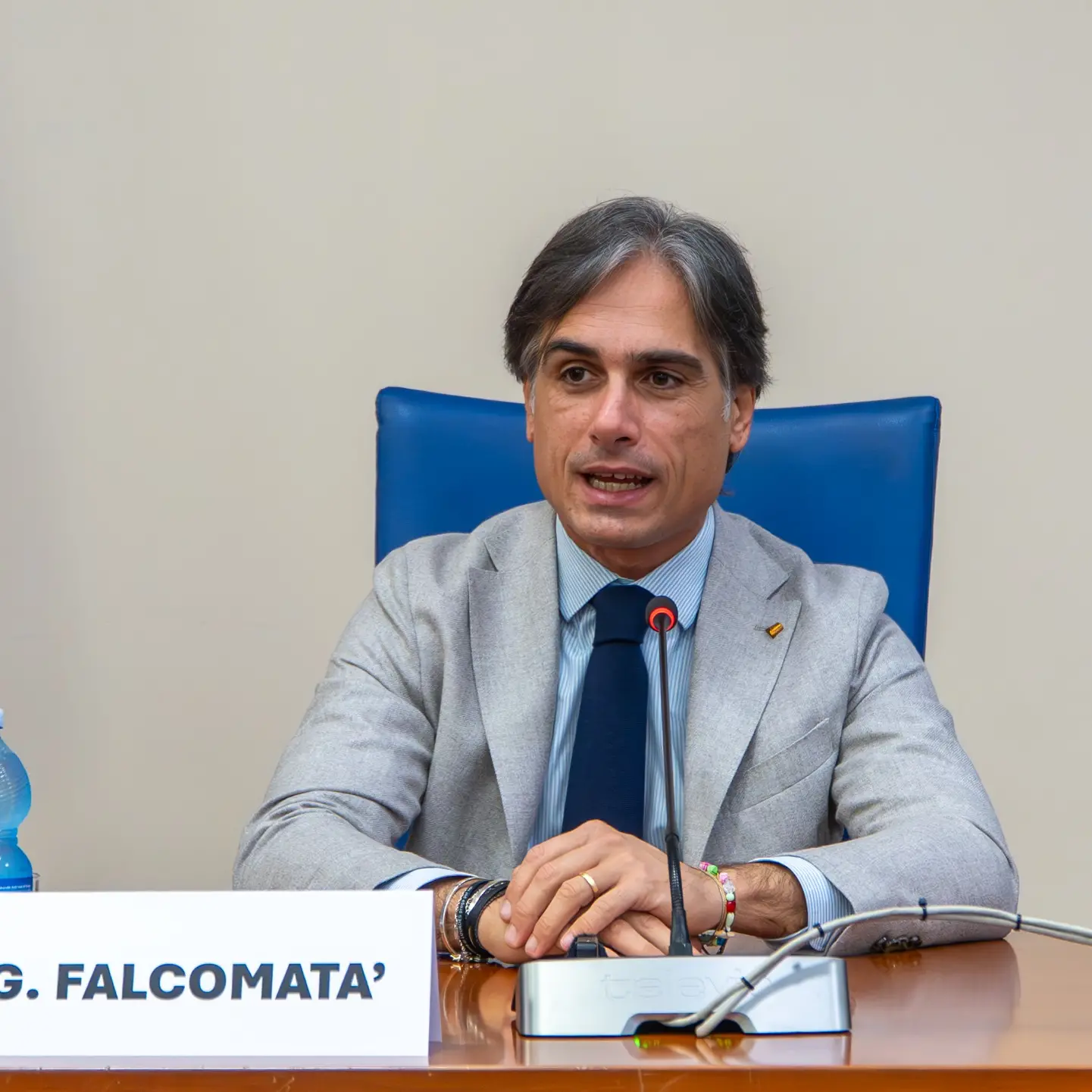 Falcomatà interroga Occhiuto: «Perchè paghiamo 50 euro a passeggero a fronte dei 10 delle altre regioni?»\n