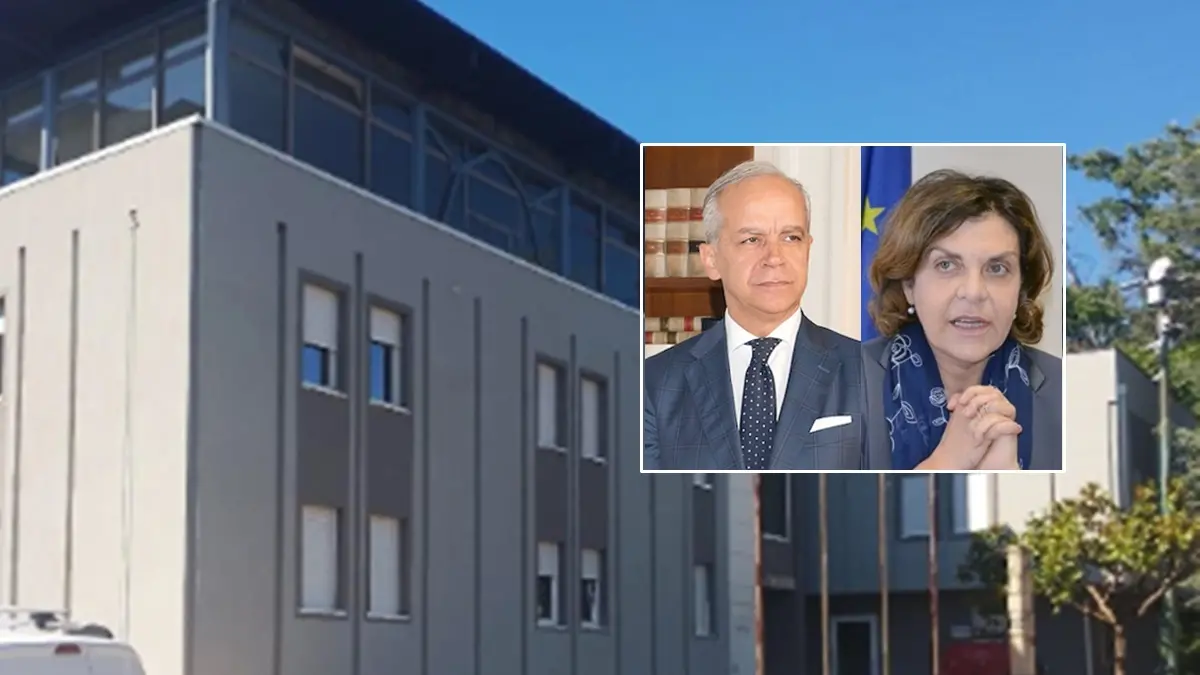 <p>Il Municipio di Stefanaconi e nei riquadri il ministro Matteo Piantedosi e il prefetto Anna Aurora Colosimo</p>\\n