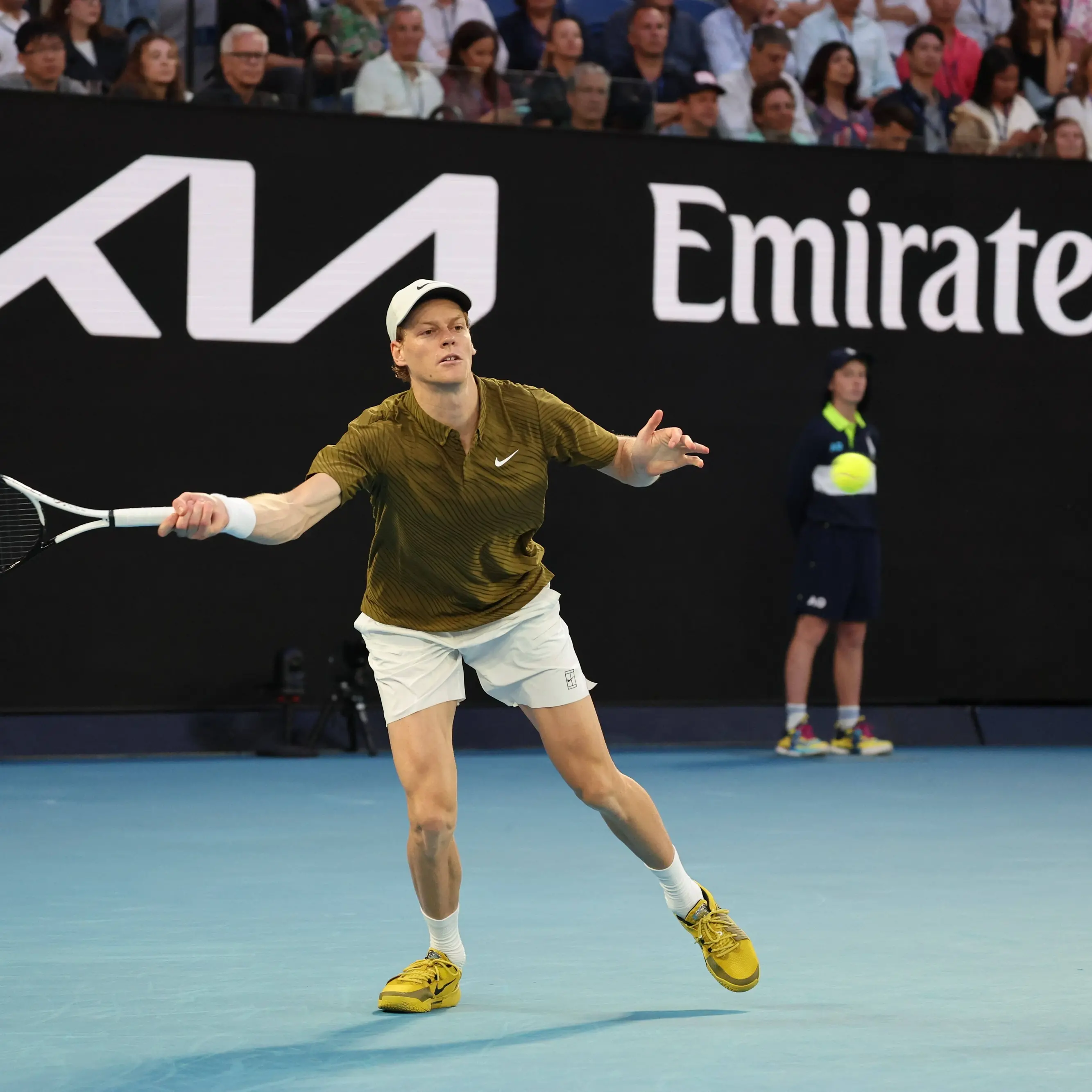 Sinner perde in semifinale a Melbourne, Djokovic in finale contro Alcaraz per il titolo numero 102