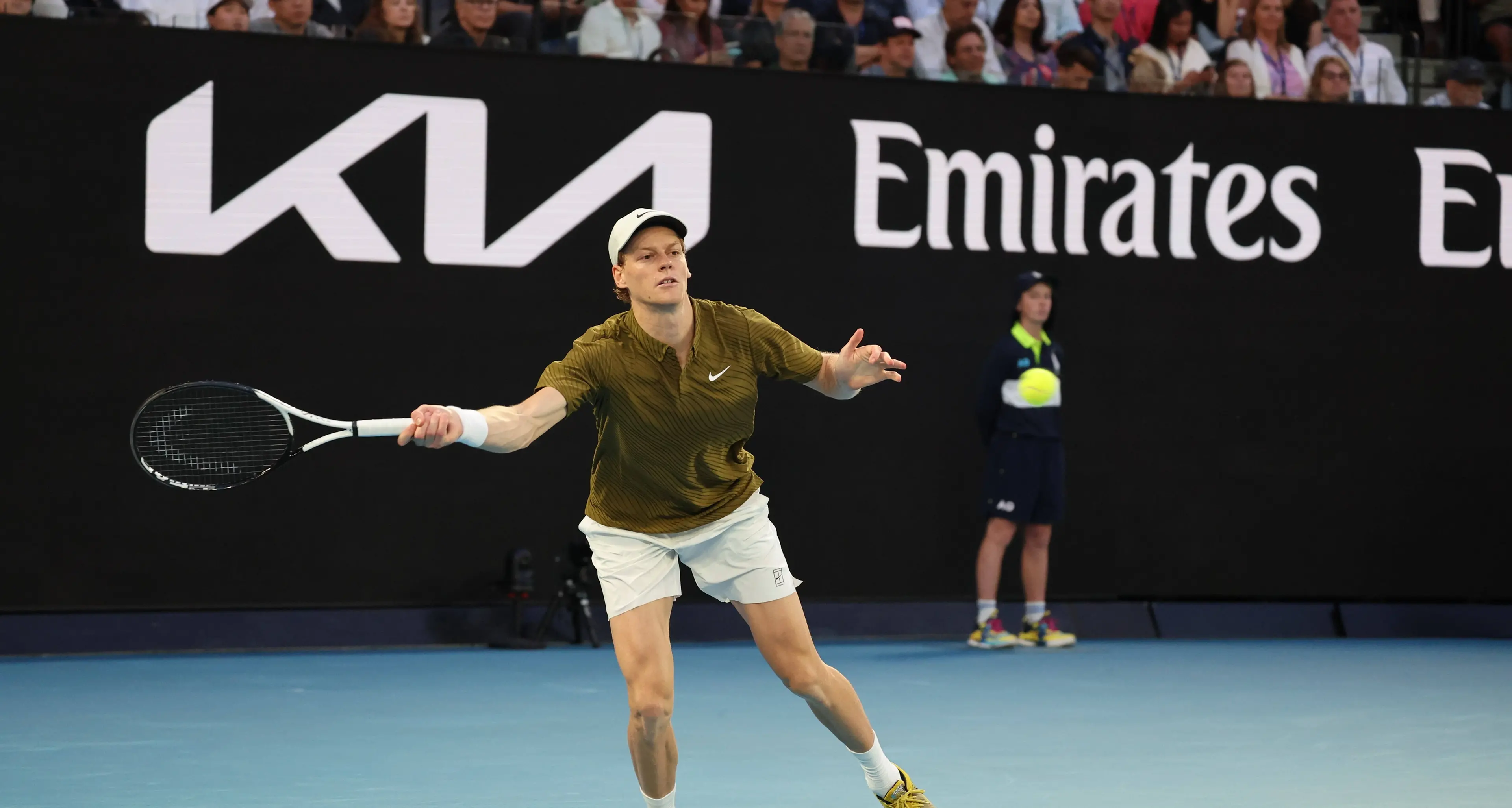Sinner perde in semifinale a Melbourne, Djokovic in finale contro Alcaraz per il titolo numero 102