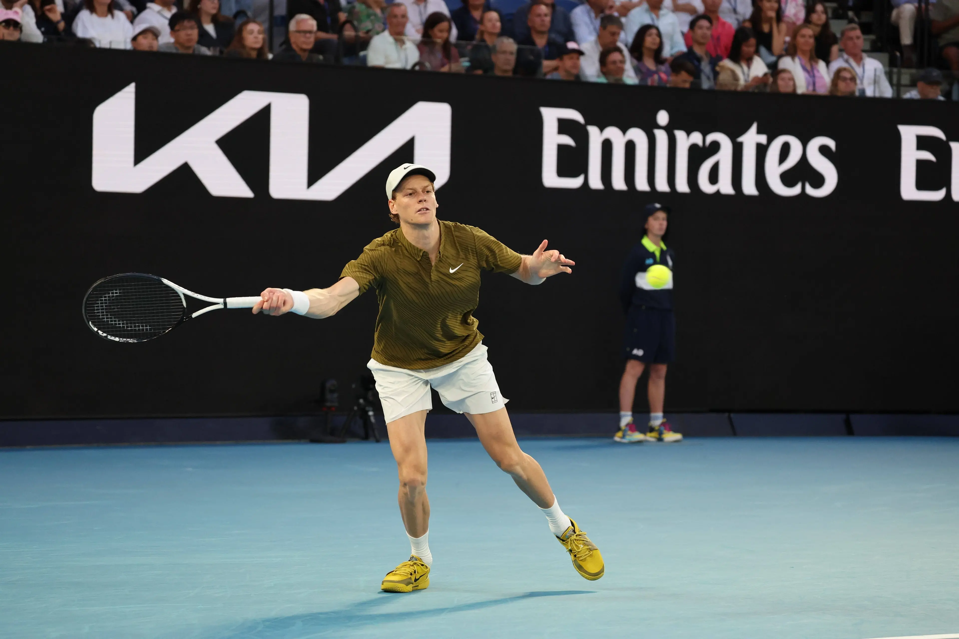 Sinner perde in semifinale a Melbourne, Djokovic in finale contro Alcaraz per il titolo numero 102