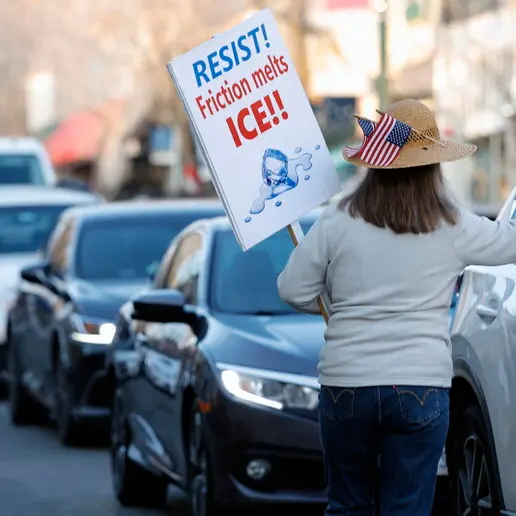 L’Ice e l’idea autoritaria dell’ordine, dalle città santuario americane a Milano Cortina: come la paura diventa metodo di governo\n