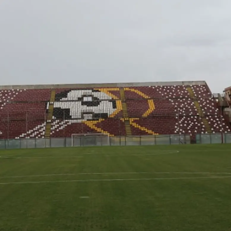 Conto alla rovescia per il big match al Granillo: Reggina e Savoia si preparano alla sfida decisiva per la vetta\n