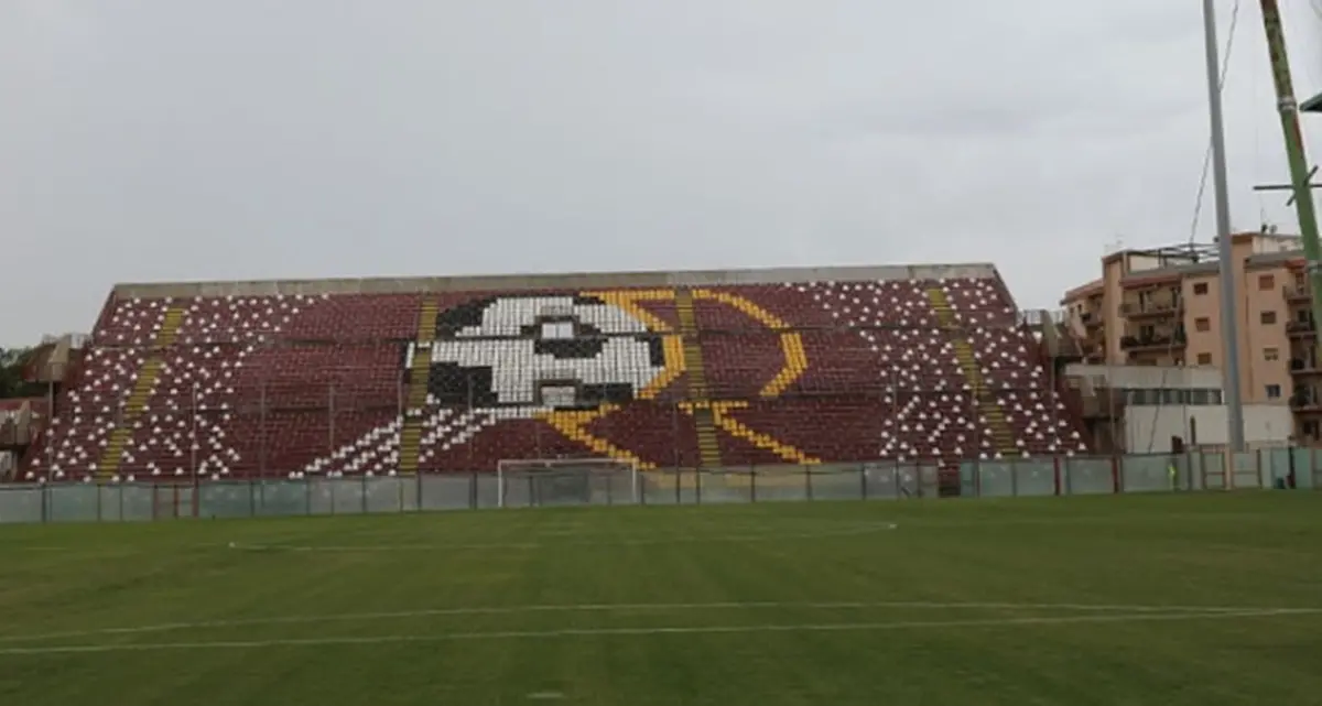 Conto alla rovescia per il big match al Granillo: Reggina e Savoia si preparano alla sfida decisiva per la vetta\n