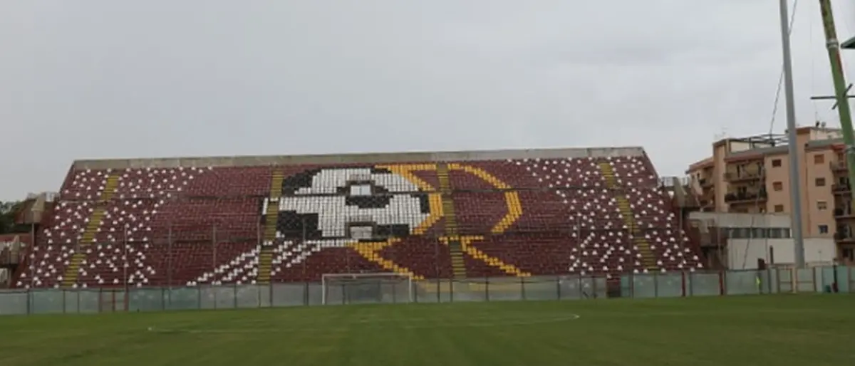 Conto alla rovescia per il big match al Granillo: Reggina e Savoia si preparano alla sfida decisiva per la vetta\n