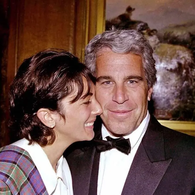 Caso Epstein, tre milioni di file e un mare di accuse: il Dipartimento di Giustizia nega protezioni a Trump\n