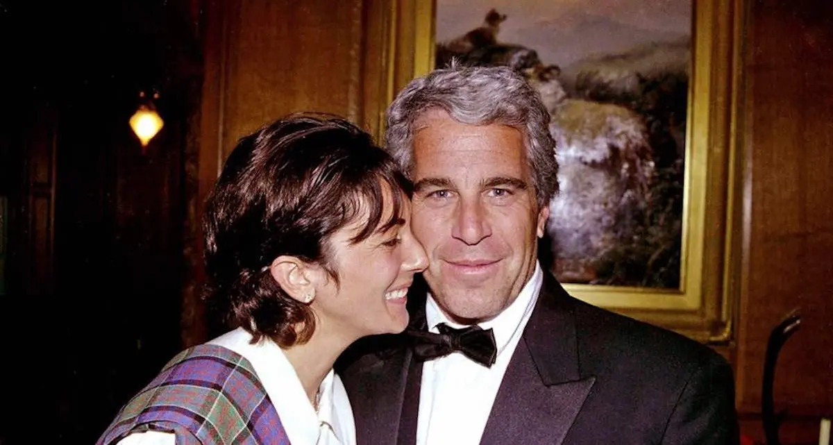 Caso Epstein, tre milioni di file e un mare di accuse: il Dipartimento di Giustizia nega protezioni a Trump\n