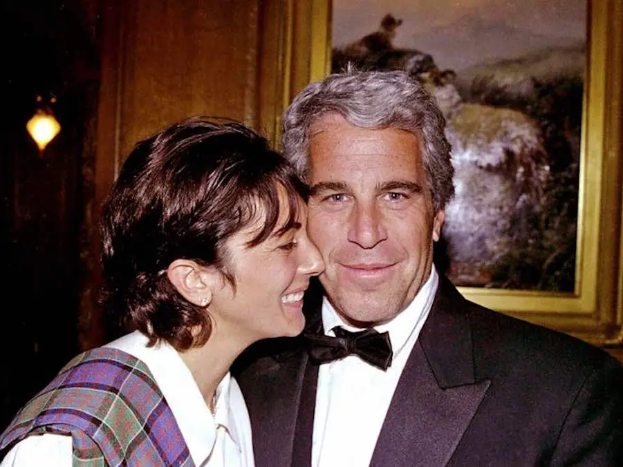 Caso Epstein, tre milioni di file e un mare di accuse: il Dipartimento di Giustizia nega protezioni a Trump