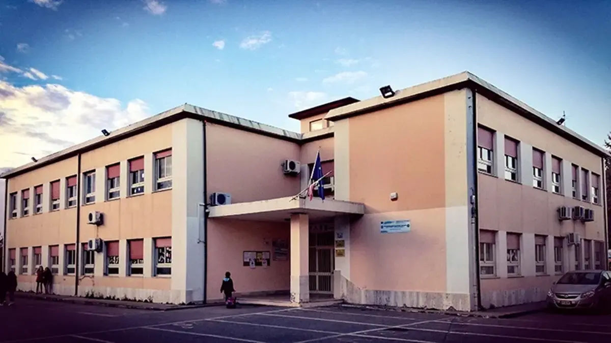 Scuola media Pythagoras di Ravagnese, per i cittadini «Ricostruzione non più rinviabile»\n