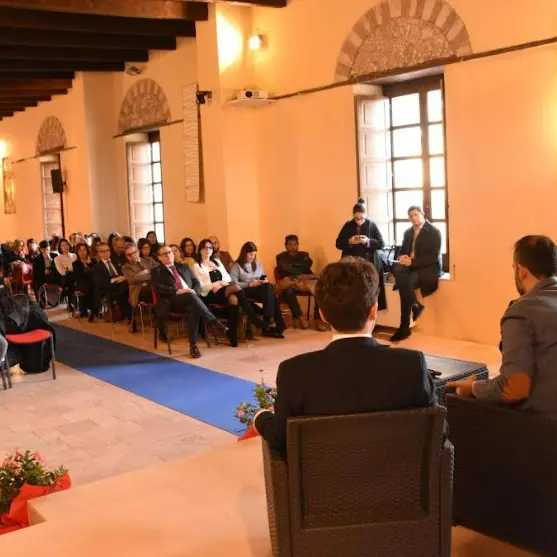 A Cerisano il sapere si apre al futuro: palazzo Sersale accoglie il Master di II livello su organizzazione, leadership e gestione delle risorse umane\n