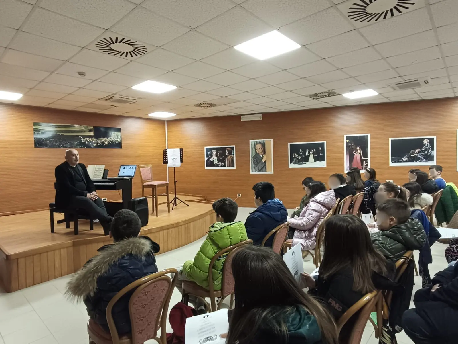 Il Teatro Politeama di Catanzaro approda tra i banchi con il nuovo progetto “Lirica a scuola”\n