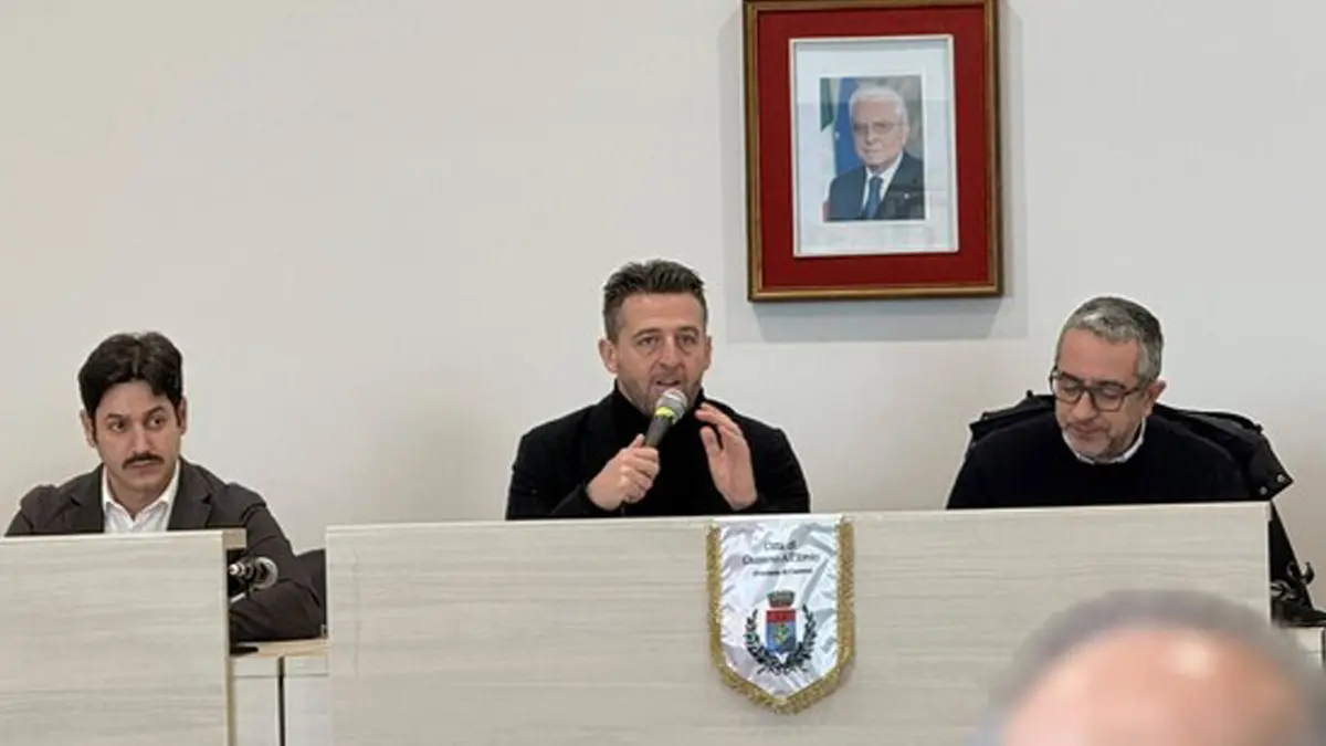 Stasi e Iacobini durante la firma del protocollo (foto ansa)