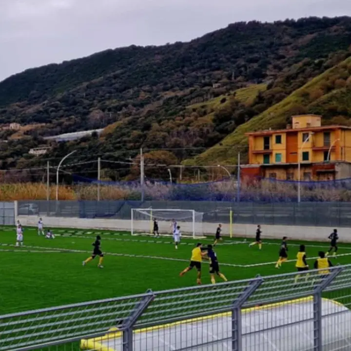L’esordio nello stadio ritrovato è amaro per il Pizzo: i napitini perdono lo scontro salvezza contro il Melito\n