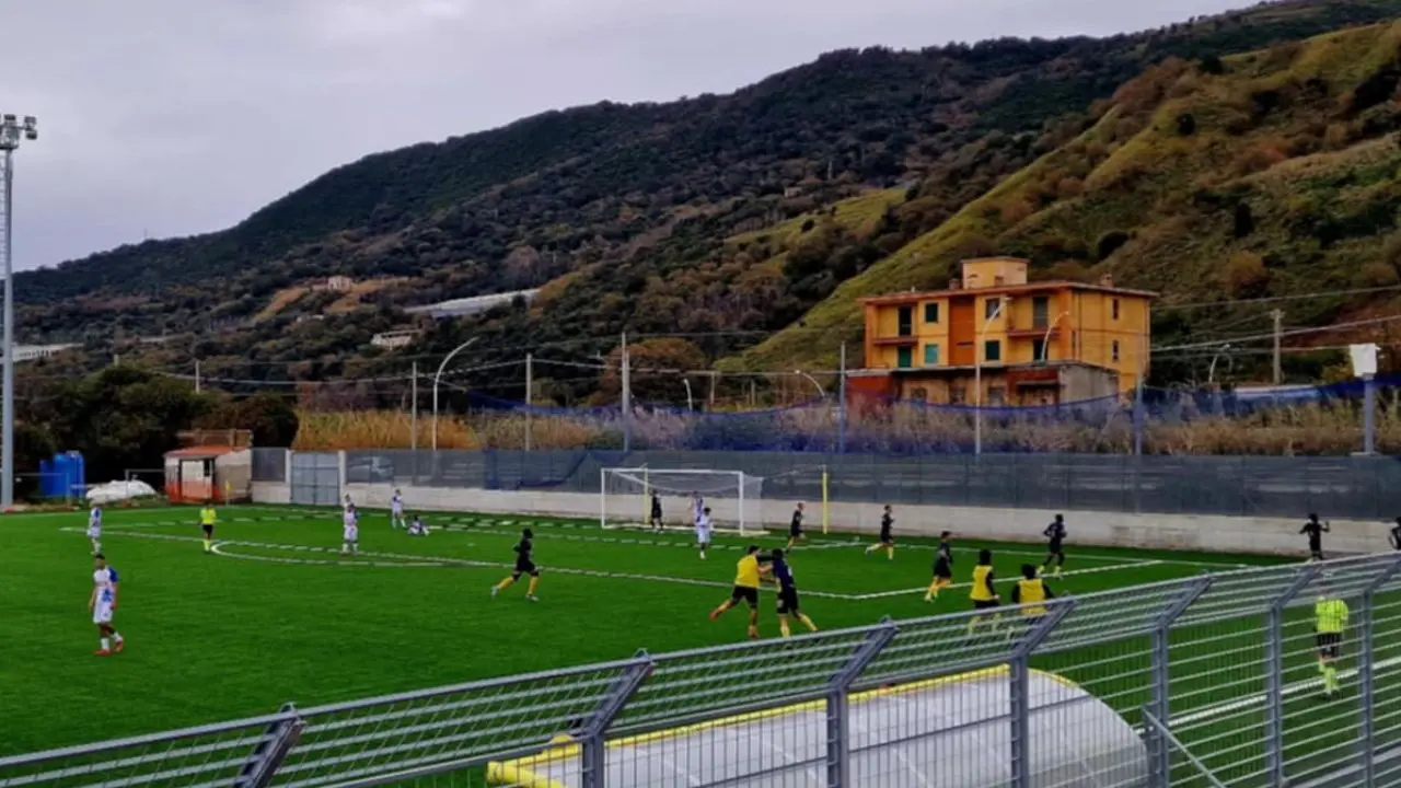L’esordio nello stadio ritrovato è amaro per il Pizzo: i napitini perdono lo scontro salvezza contro il Melito\n