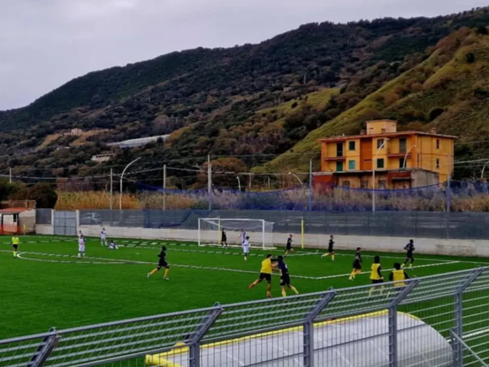 L’esordio nello stadio ritrovato è amaro per il Pizzo: i napitini perdono lo scontro salvezza contro il Melito