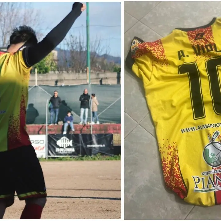 Taurianova Academy, bomber Viola raggiunge quota cento: «Il gol più bello? Quello in finale play off contro il Taverna»\n