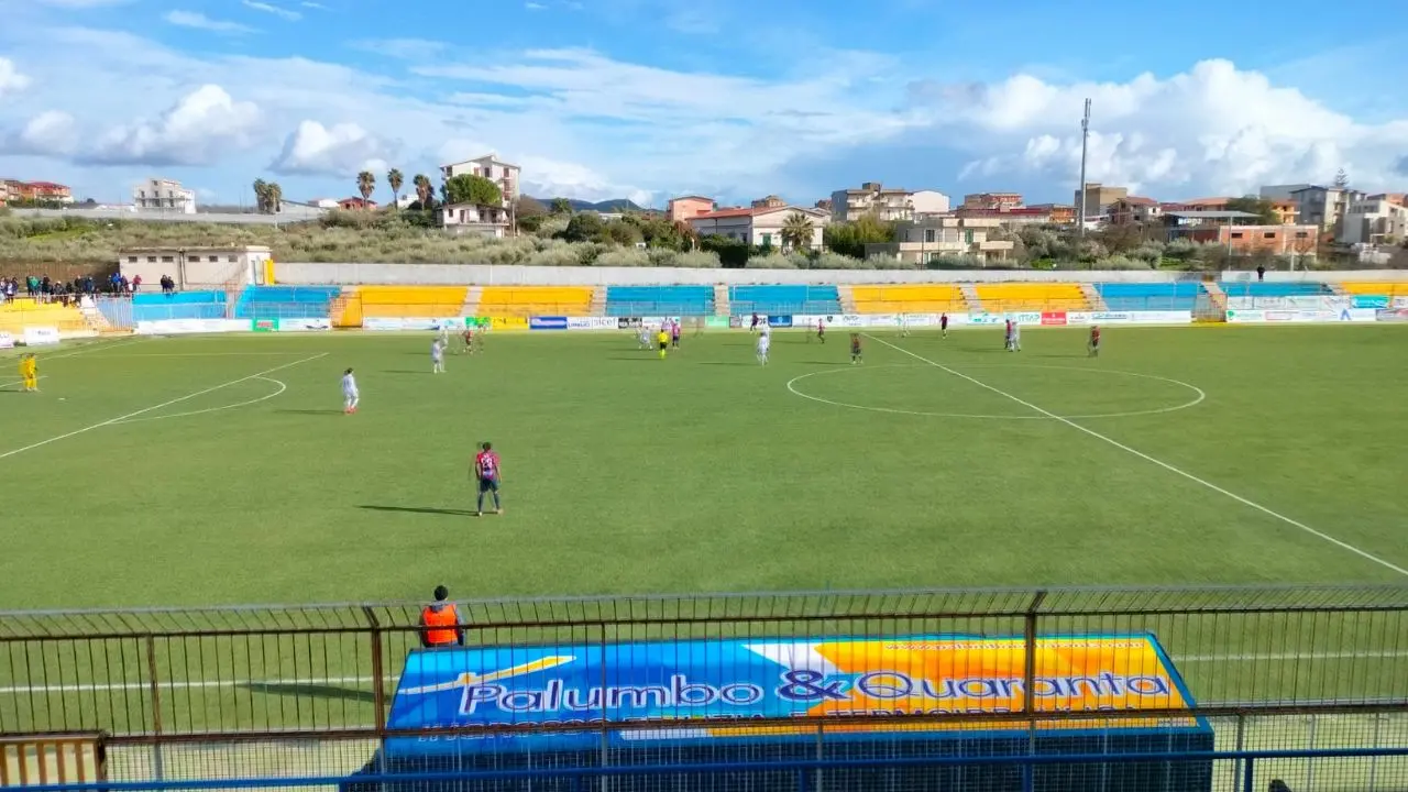 Serie D, la Vibonese non è ancora guarita: i\u00A0rossoblù cadono in casa del Castrum Favara. Finale 2-1\n