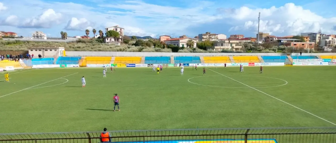 Serie D, la Vibonese non è ancora guarita: i\u00A0rossoblù cadono in casa del Castrum Favara. Finale 2-1\n