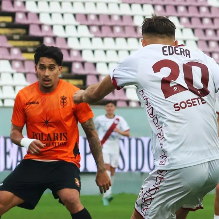Serie D, la\u00A0Reggina impatta 1-1 contro il Savoia e rallenta la corsa alla vetta. Vigor Lamezia, un derby dopo quarant’anni\n