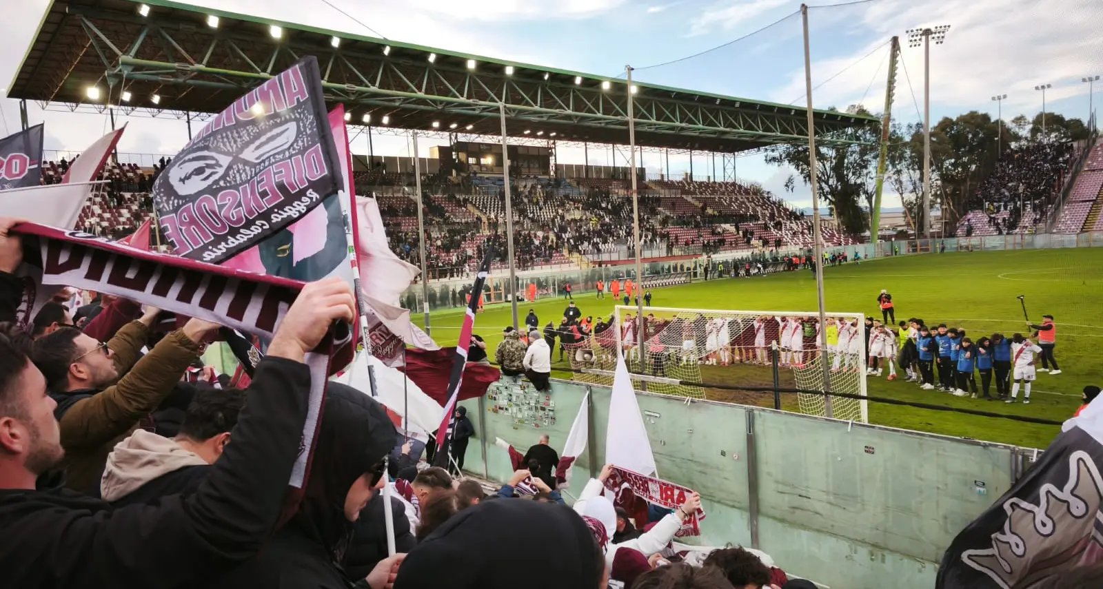 Non bastano seimila cuori amaranto al Granillo, ma il boato della Sud avvolge nuovamente la città\n