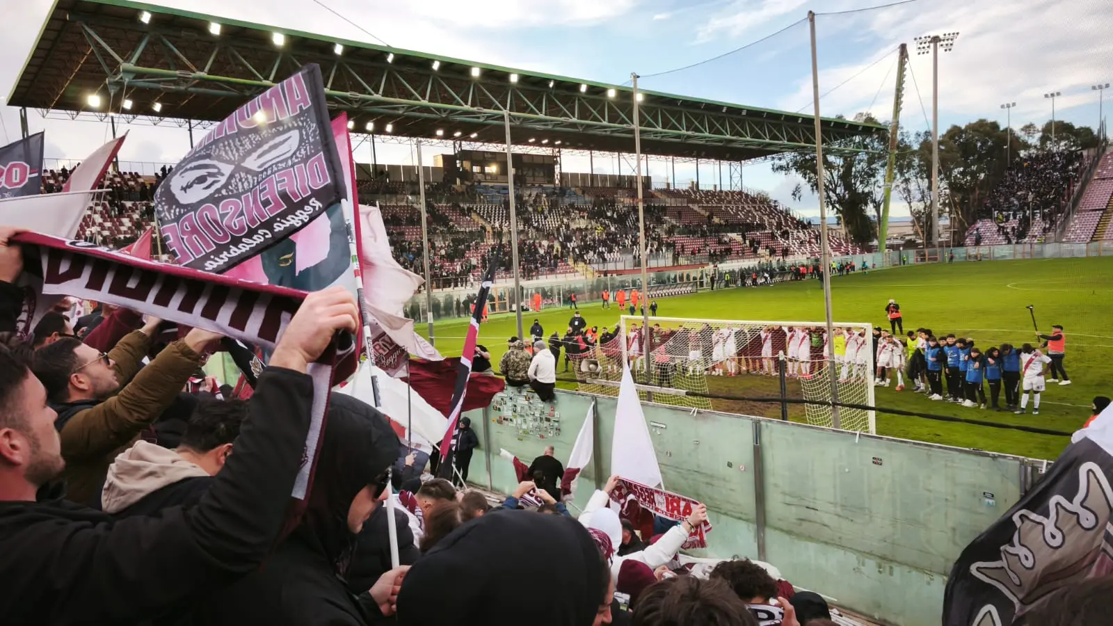 Non bastano seimila cuori amaranto al Granillo, ma il boato della Sud avvolge nuovamente la città\n