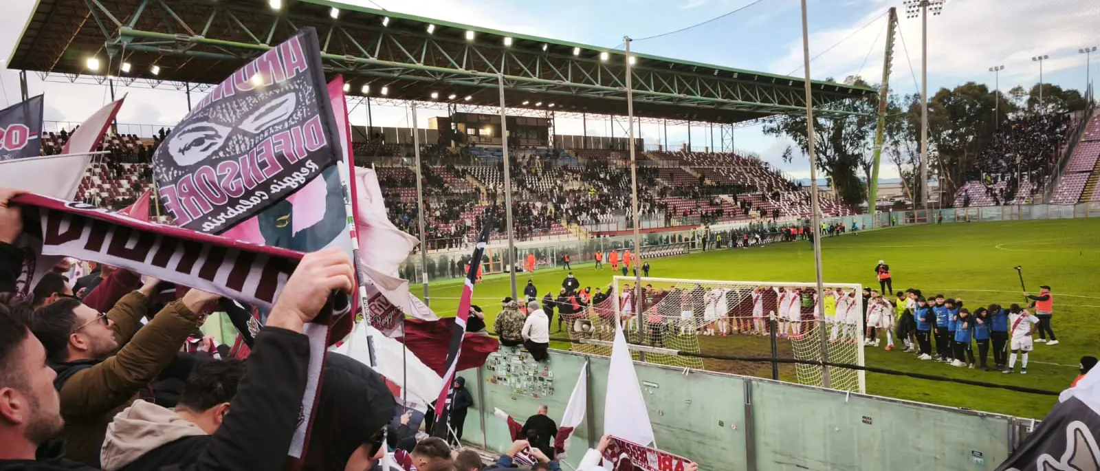 Non bastano seimila cuori amaranto al Granillo, ma il boato della Sud avvolge nuovamente la città\n