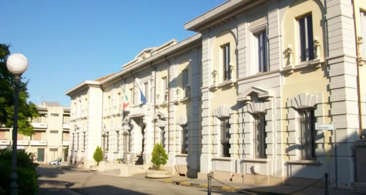 Crollo al teatro Manfroce di Palmi, il Comune:\u00A0«Struttura chiusa in via\u00A0precauzionale, avviate subito verifiche techiche»\n